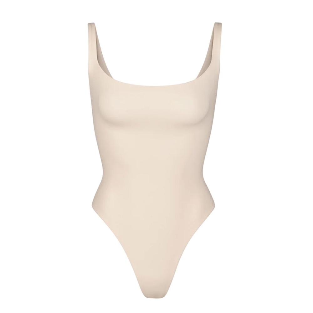 SKIMS FITS EVERYBODY SQUARE NECK BODYSUIT sand